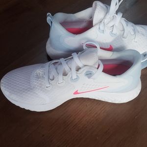 Nike Legend React Runners